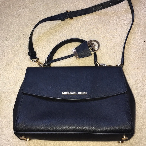 Michael Kors purse - Picture 1 of 5